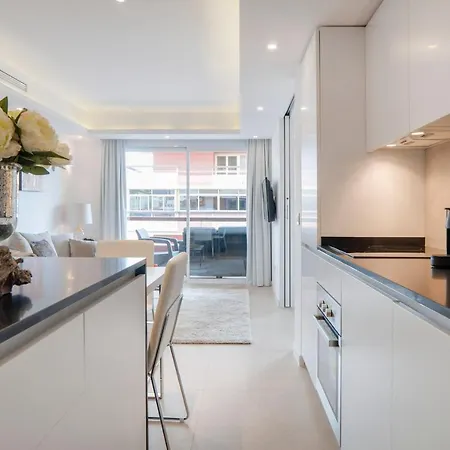 Center * 马尔韦利亚