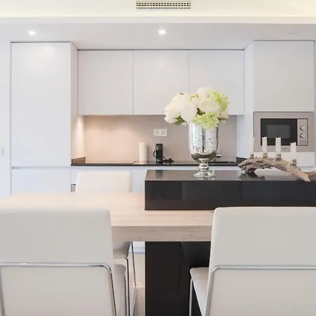 Center * ماربيا